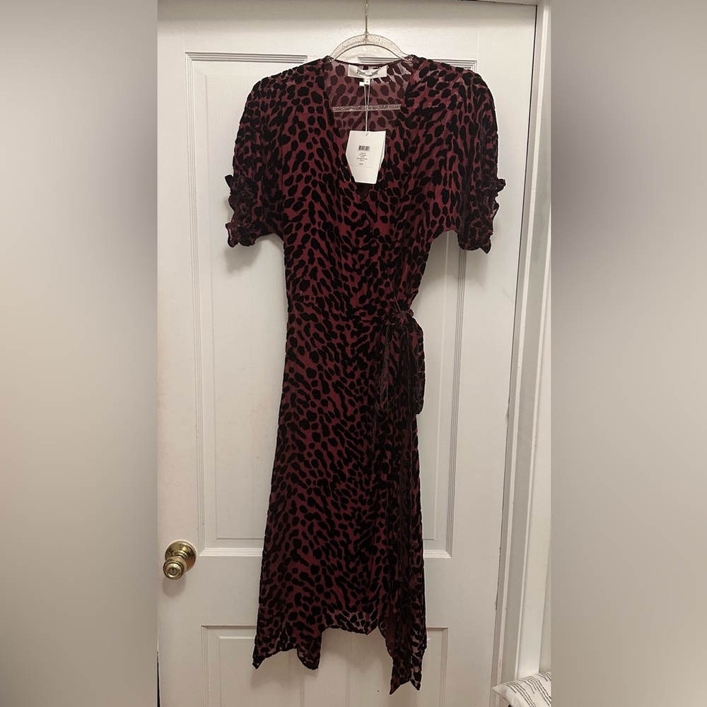 NWT DVF SZ M Silk Blend Women’s Burgundy & Black Animal Print Wrap Dress W/ Slip
